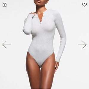 SKIMS Ribbed Henley Long Sleeve Bodysuit - Gray, Size M